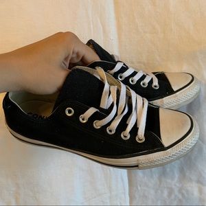 Black Converse with Purple SZ 8